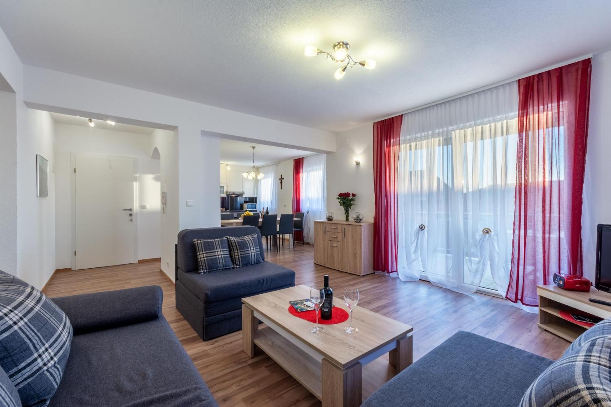 Family Friendly Apartments With A Swimming Pool Stanici, Omis - 18676 Habitación foto